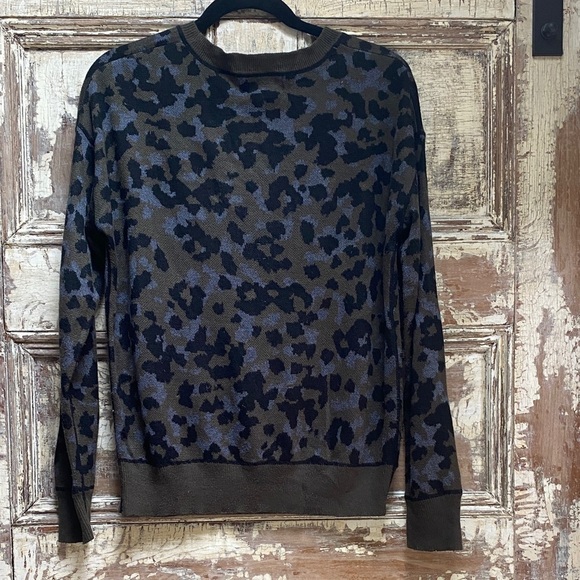 Anthropologie Olive Green/Lavender Animal Print Knit Crewneck Sweater, Size M - Picture 5 of 7